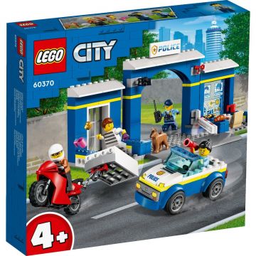 LEGO® City - Urmarire la sectia de politie (60370)