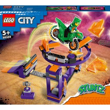 LEGO® City - Provocarea de cascadorii pe rampa cu saritura prin cos 60359, 144 piese, Multicolor