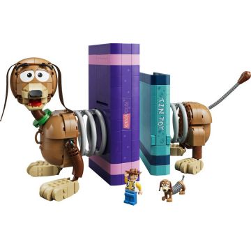 LEGO® Set de constructie pentru adulti LEGO Disney si Pixar - Opritoare de carti Cainele Slinky din Povestea Jucariilor 43301, Decoratiuni pentru Living, Idee de Cadou pentru Femei si Barbati Pasionati de Jocuri de Constructie, 1311 piese, Varsta 18+, Mu
