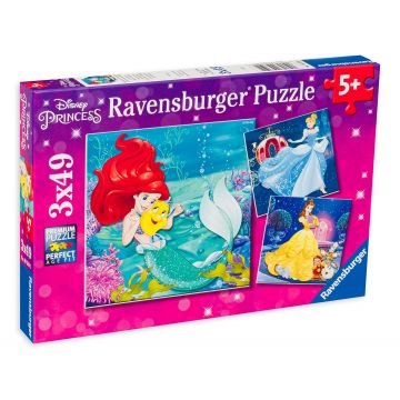 Puzzle Ravensburger din 3 x 49 de piese - Ariel, Bell, Cenusareasa
