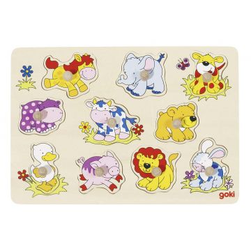 Puzzle din lemn cu manere Goki - Pui de animale