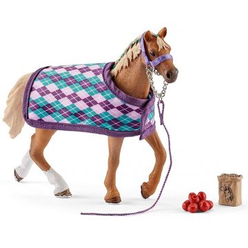 Set figurine Schleich Horse Club - Cal englez de rasa cu patura