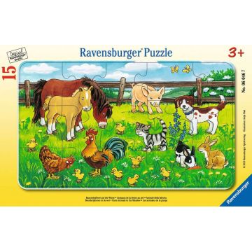 Puzzle Ravensburger din 15 de piese - Farm Animals in the Meadow
