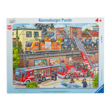 Puzzle  Ravensburger din 48 de piese - Fire service on the train tracks