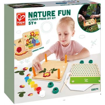 Set creativ Hape Nature Fun - Deseneaza singur flori uscate, 29 piese