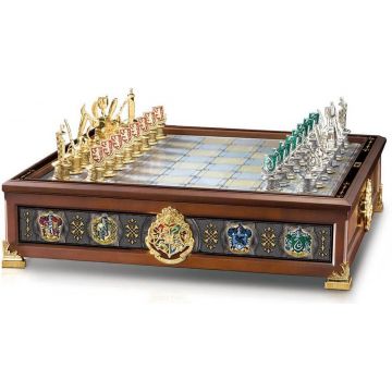 Șah The Noble Collection - Setul de șah Quidditch al caselor Hogwarts