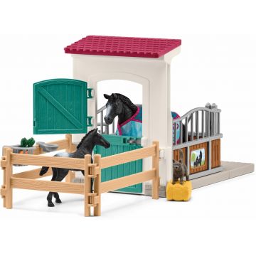 Set pentru joc Schleich Horse Club -Box pentru cai, iapă cu mânz