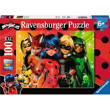 Puzzle Ravensburger din 100 XXL piese - Buburuza și Pisica Neagră într-o misiune
