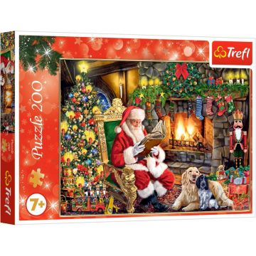 Puzzle Trefl din 200 piese - Moș Crăciun lângă șemineu