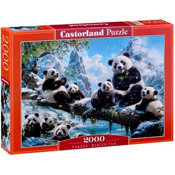 Puzzle Castorland de 2000 de piese - Distracția de iarnă a pandalor