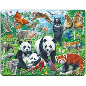 Puzzle pentru copii Larsen din 56 de piese - Familia panda