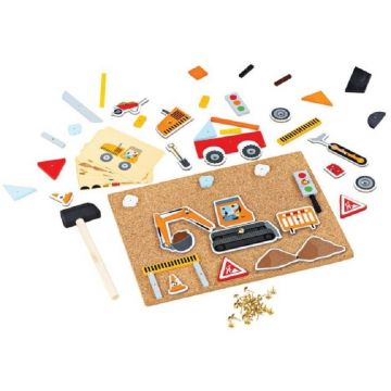 Joc creativ pentru copii Bigjigs - Constructor, su tabla din pluta si ciocan