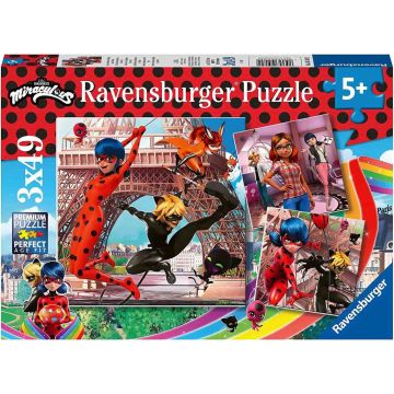Puzzle pentru copii Ravensburger din 3 x 49 piese - Buburuza și Pisica
