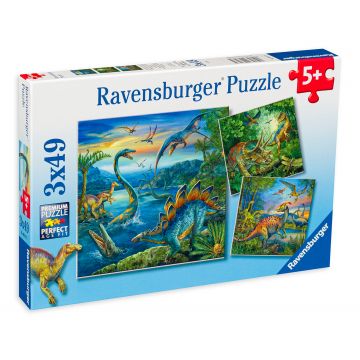 Puzzle Ravensburger din 3 x 49 de piese - Dinozaurii